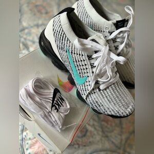 NWB Women’s Nike Air Vapormax Flyknit 3